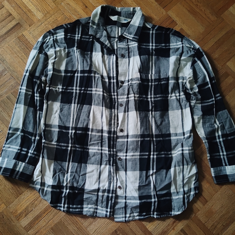 Old Navy Black/Grey/White "The Boyfriend Shirt" Long Sleeve Button Up Flannel